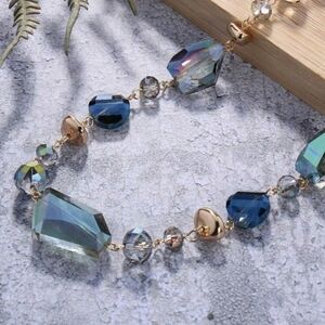 BRAND NEW ** Elegant Blue and Gold Women's Necklace